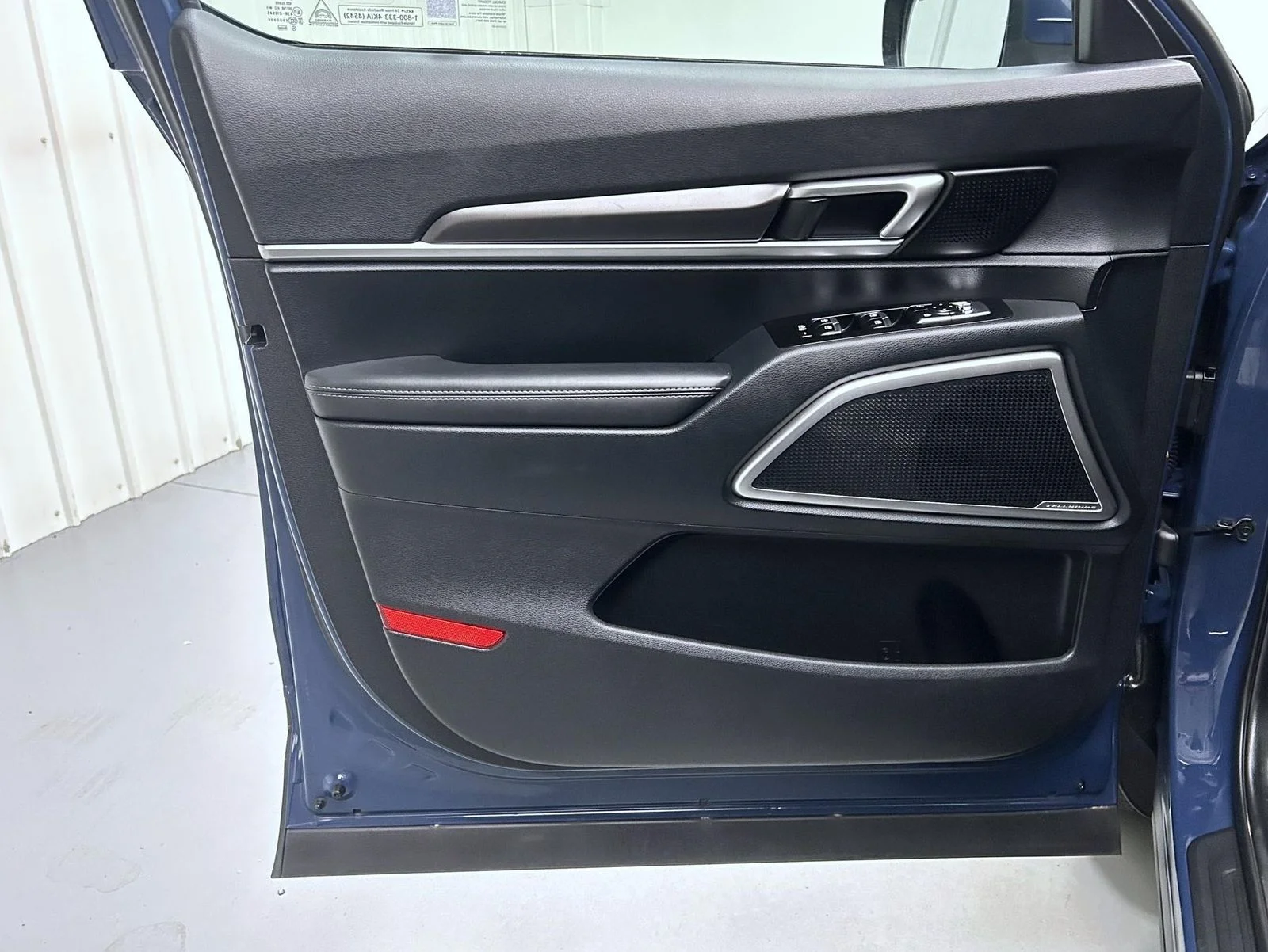 Used 2025 Black Kia S image 9