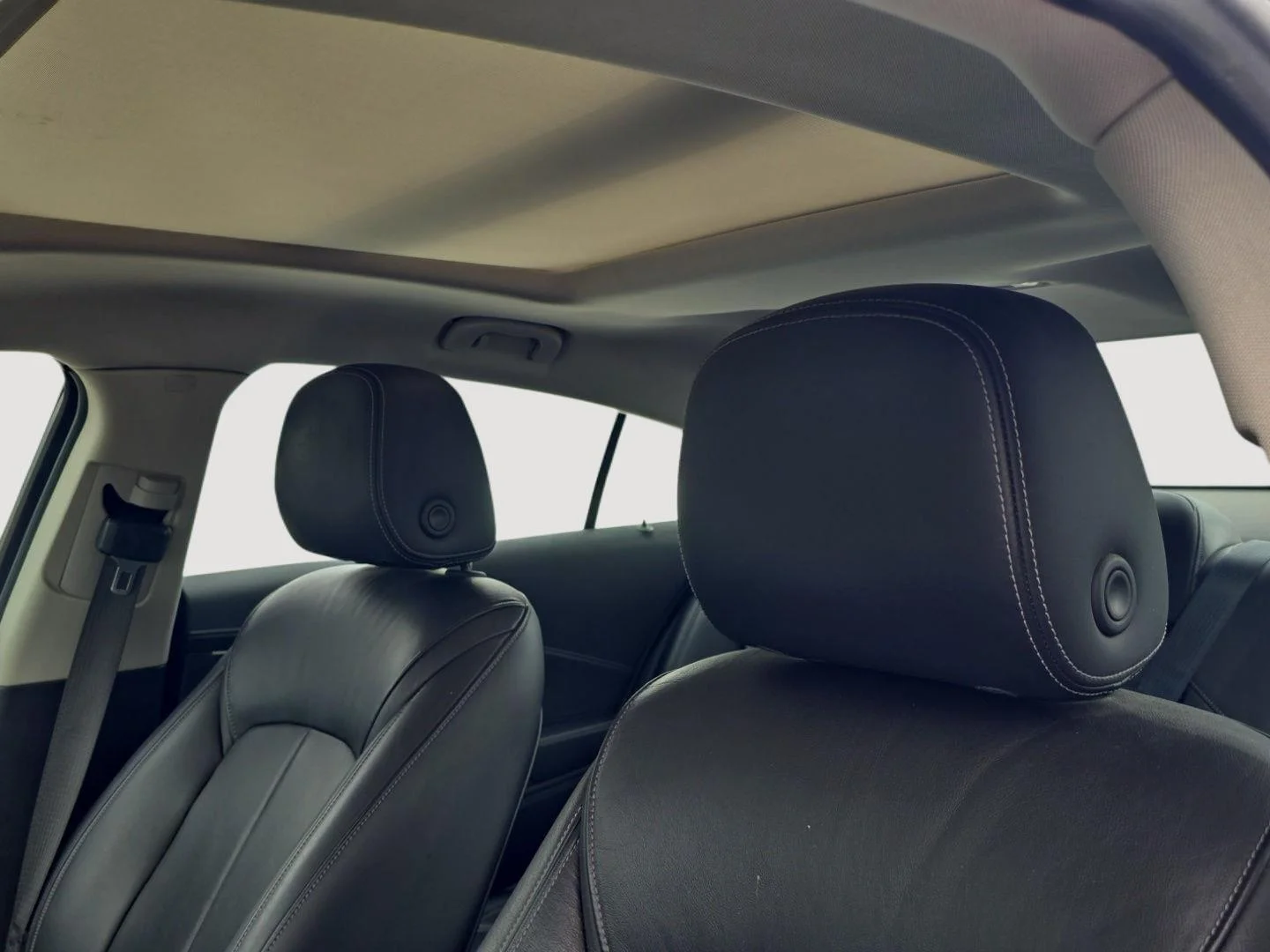Used 2015 Midnight Amethyst Buick Premium I image 5
