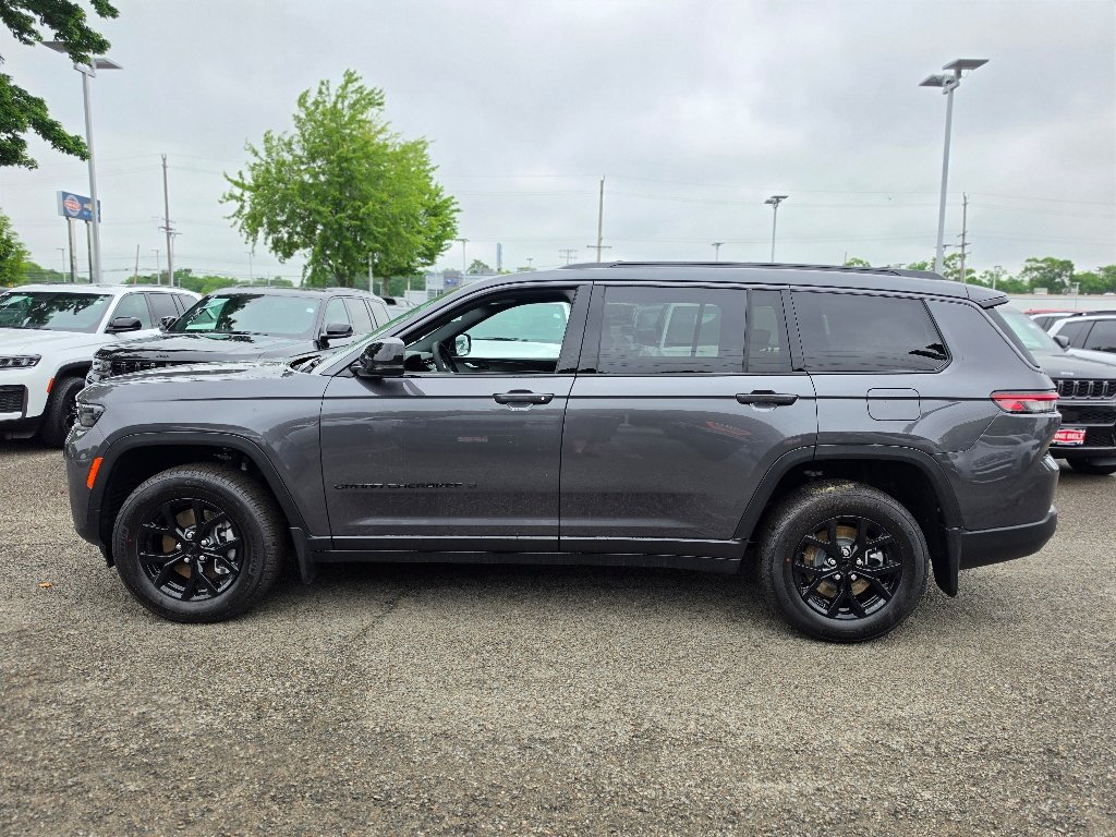 New 2026 Baltic Gray Metallic Clear-Coat Exterior Paint Jeep Altitude image 9