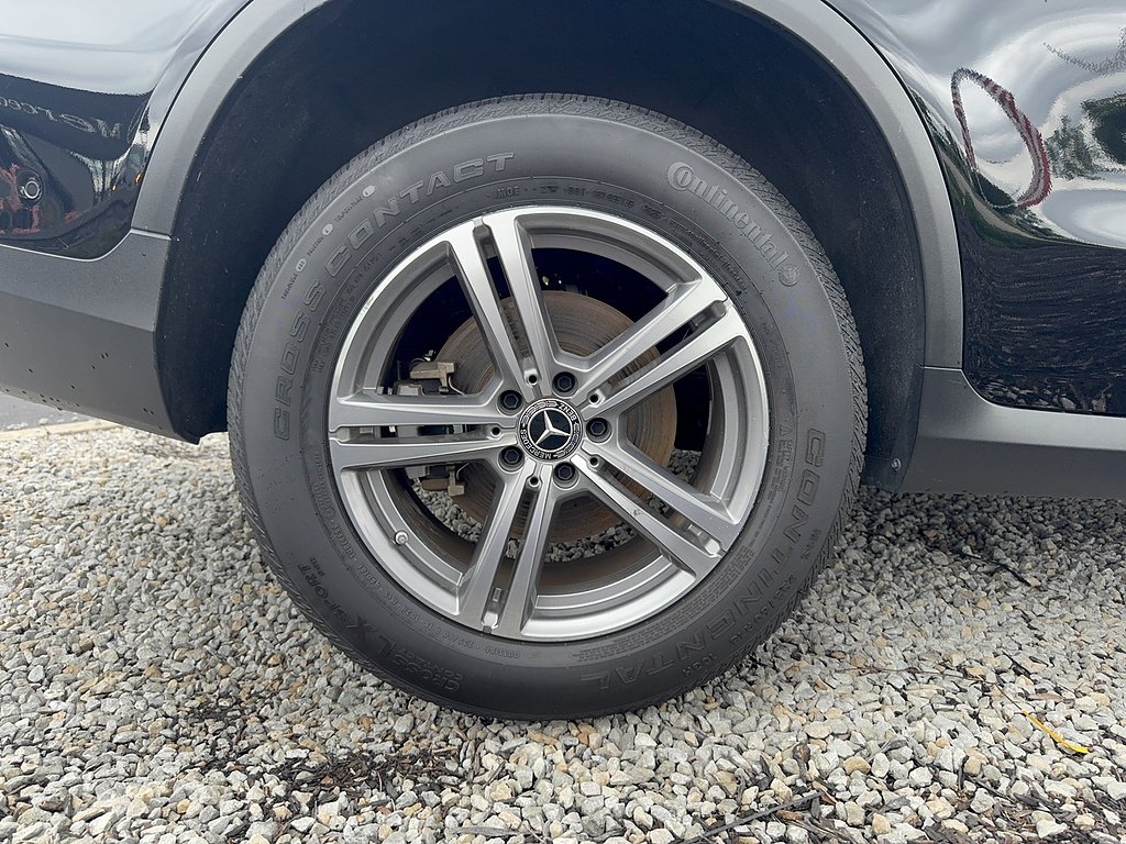 Used 2021 Black Mercedes-Benz GLC 300 4MATIC® image 9