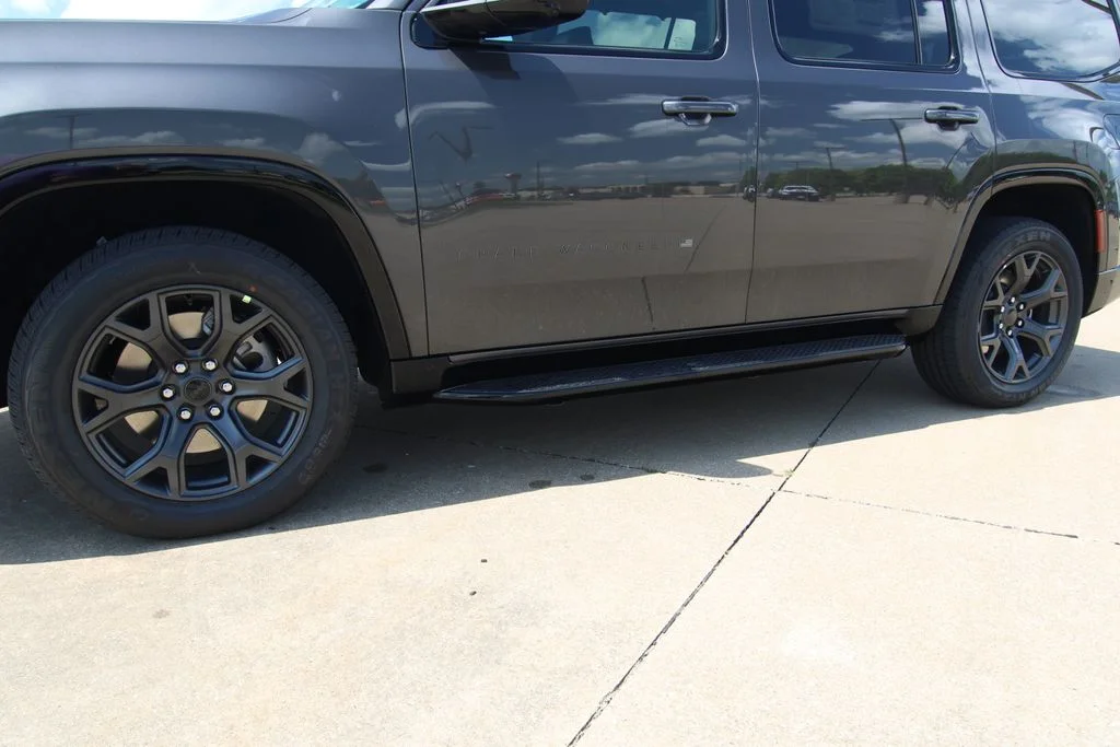 New 2026 Baltic-Gray Metallic Clear-Coat Exterior Paint Jeep Limited Altitude image 11