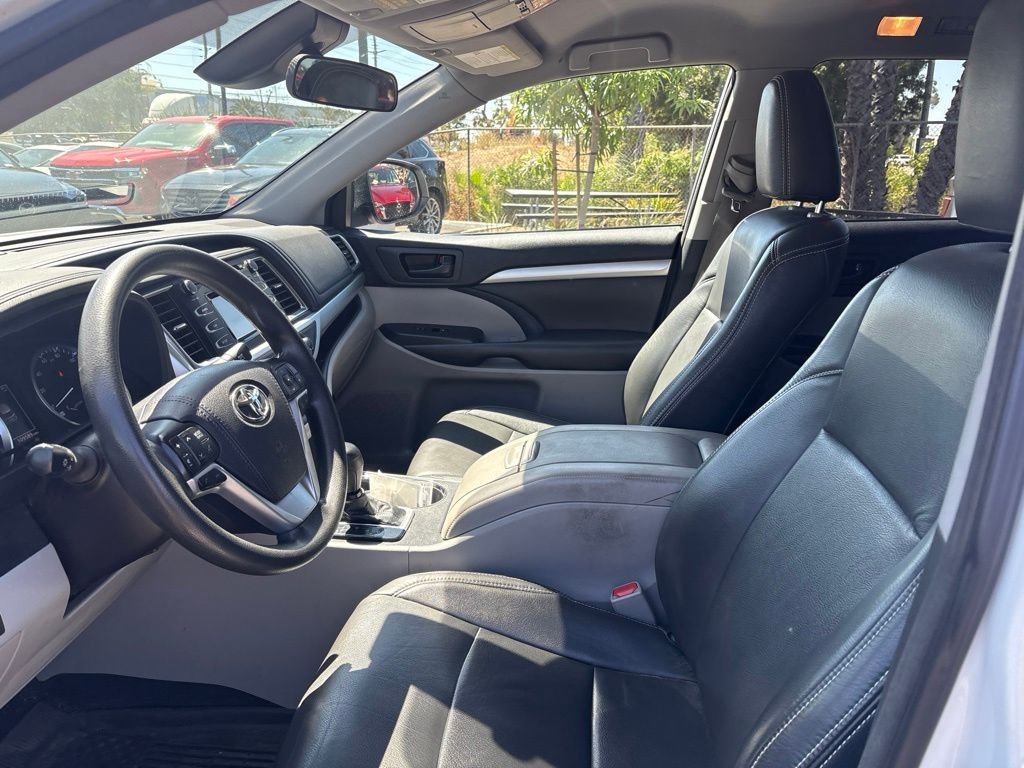 Used 2018 Blizzard Pearl Toyota LE image 12