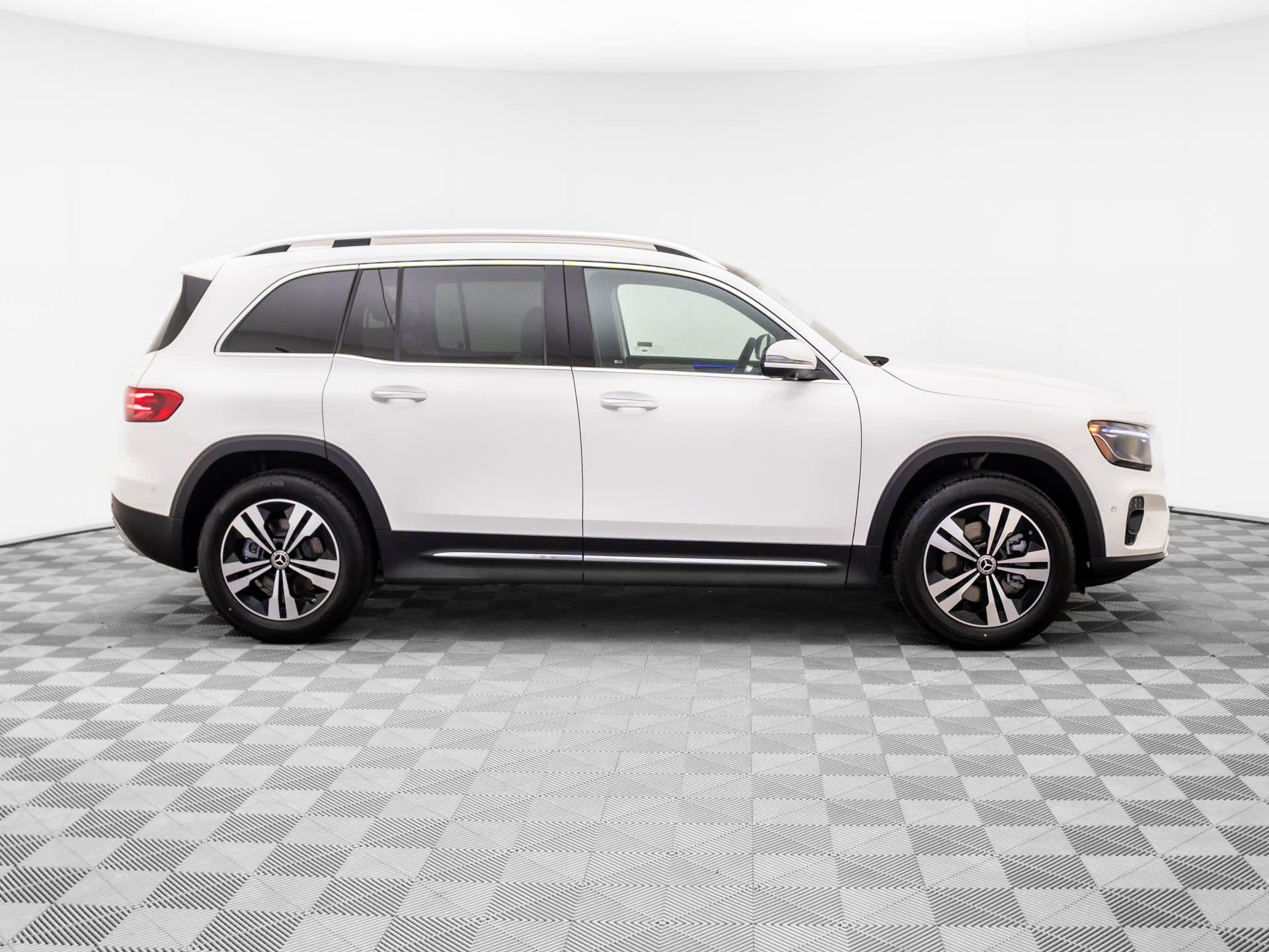 New 2026 White Mercedes-Benz GLB 250 image 45