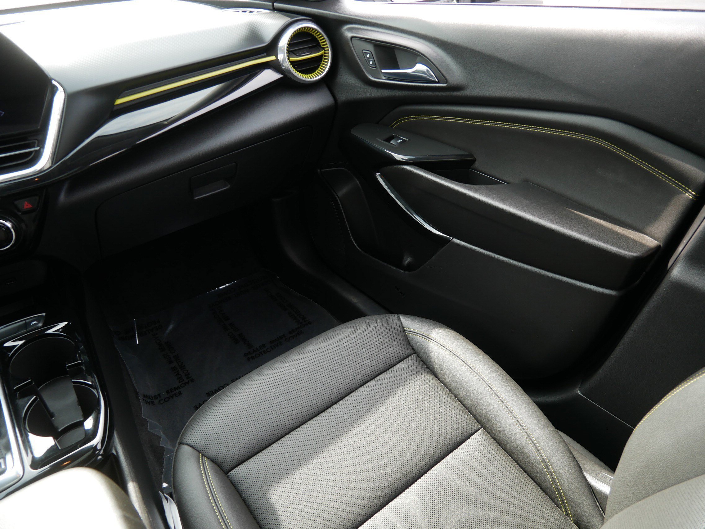 Used 2025 Summit White Chevrolet ACTIV image 11
