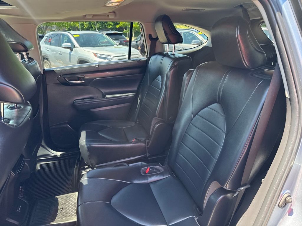 Used 2022 Gray Toyota XLE image 39