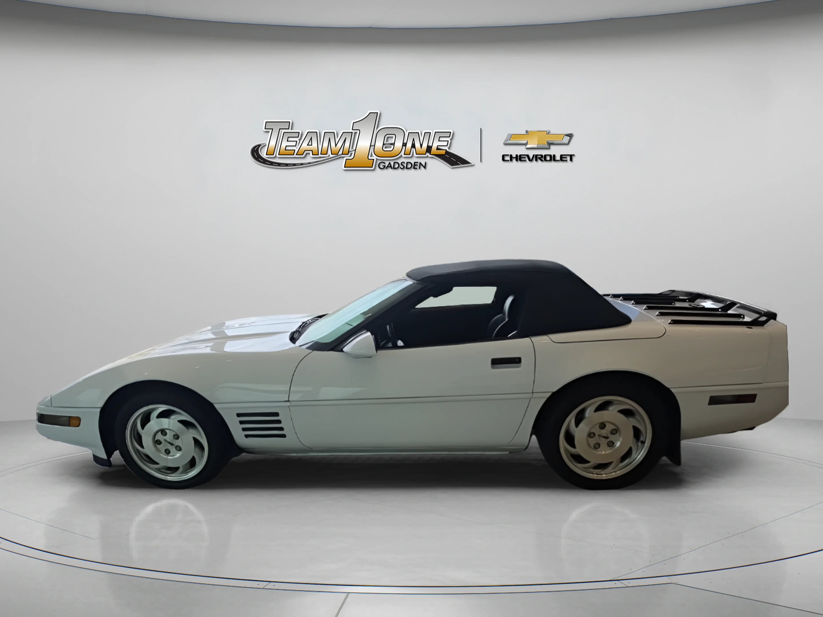 Used 1994  Chevrolet 2dr Convertible image 3