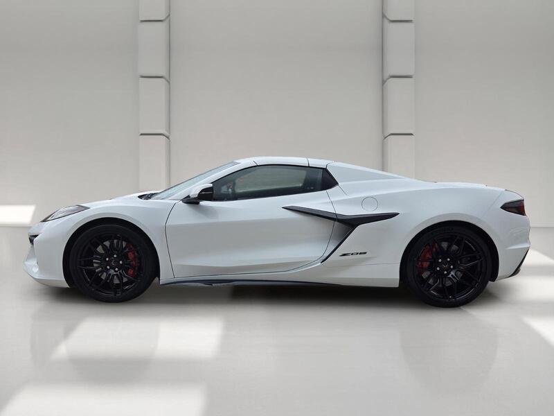 Used 2024 Arctic White CHEVROLET 2DR Z06 CONV W/3LZ image 2