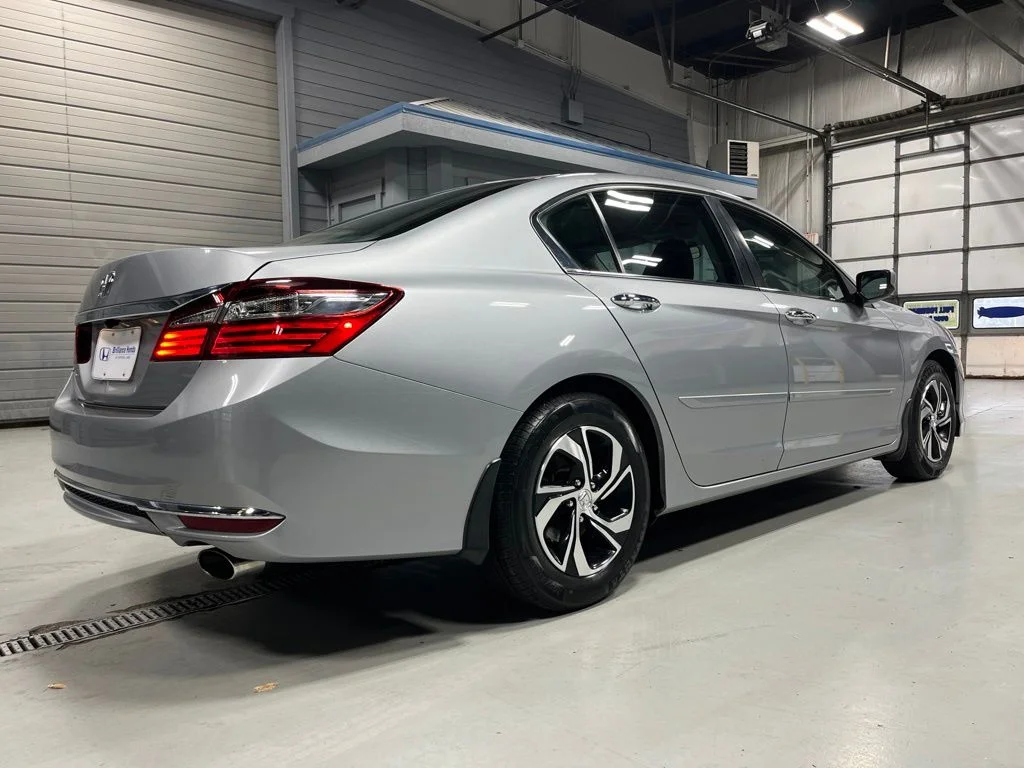 Certified Used 2016 Lunar Silver Metallic Honda LX image 7