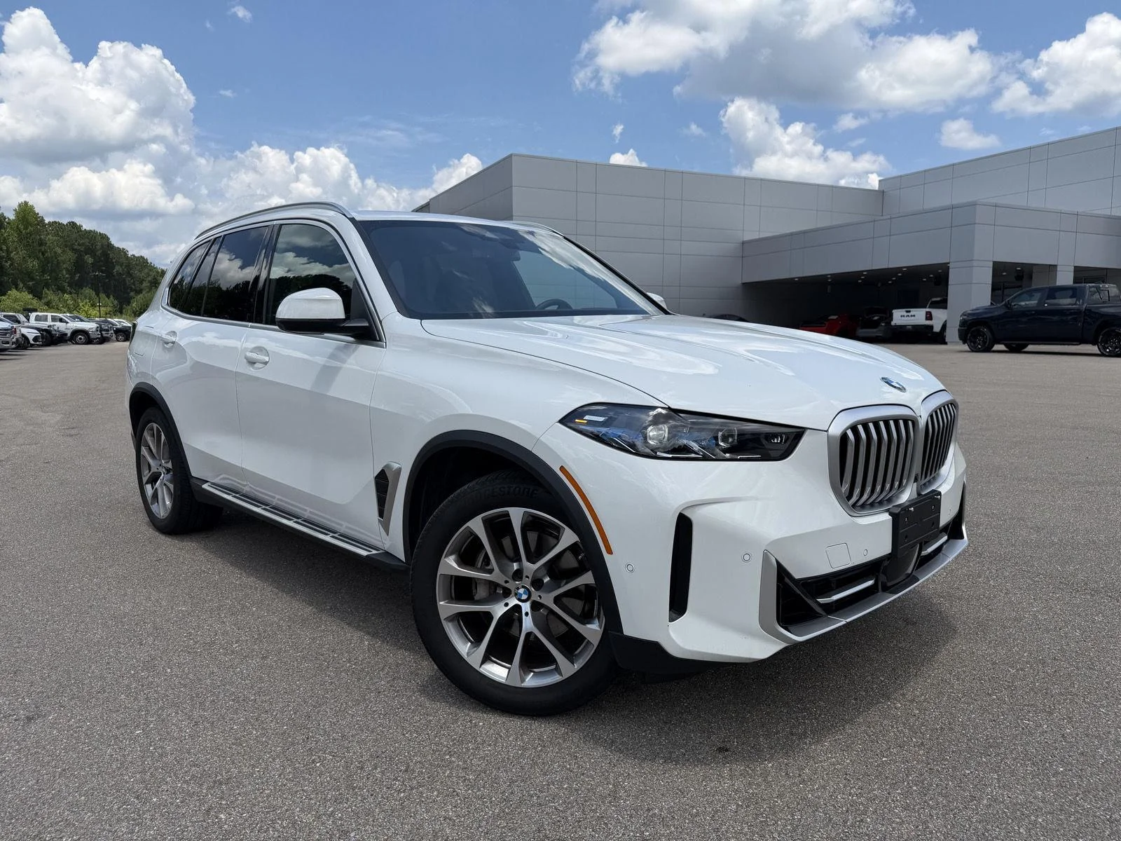 Used 2026 WHITE BMW sDrive40i image 3
