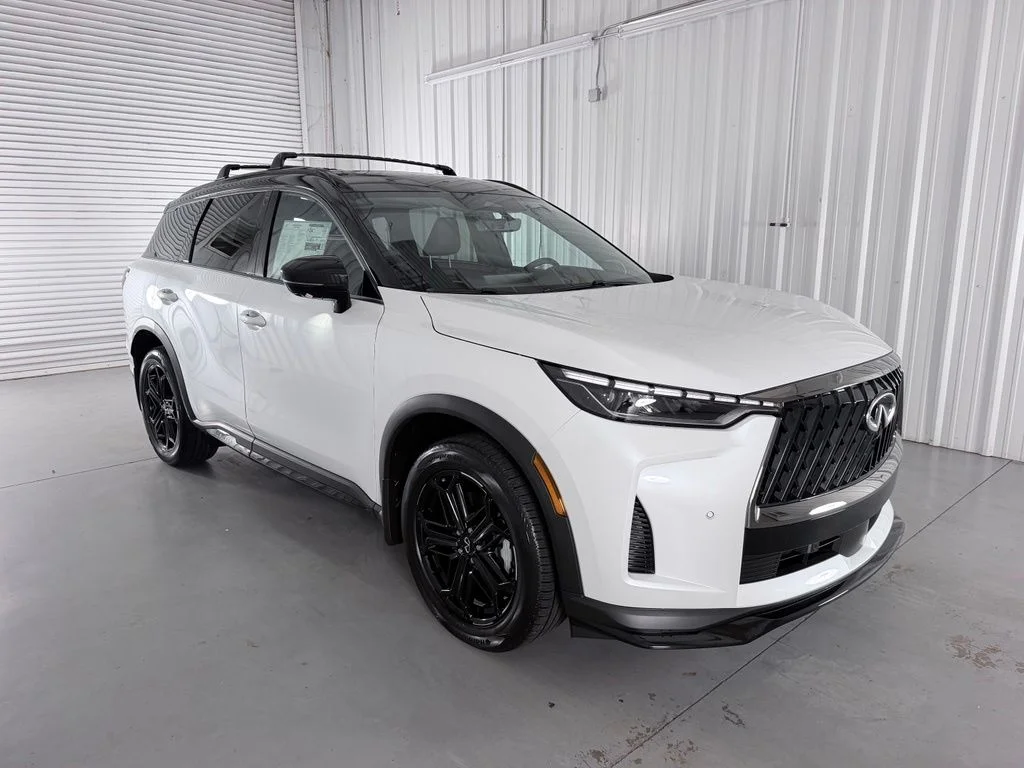 New 2027 2T RAD WHT INFINITI Sport AWD image 3