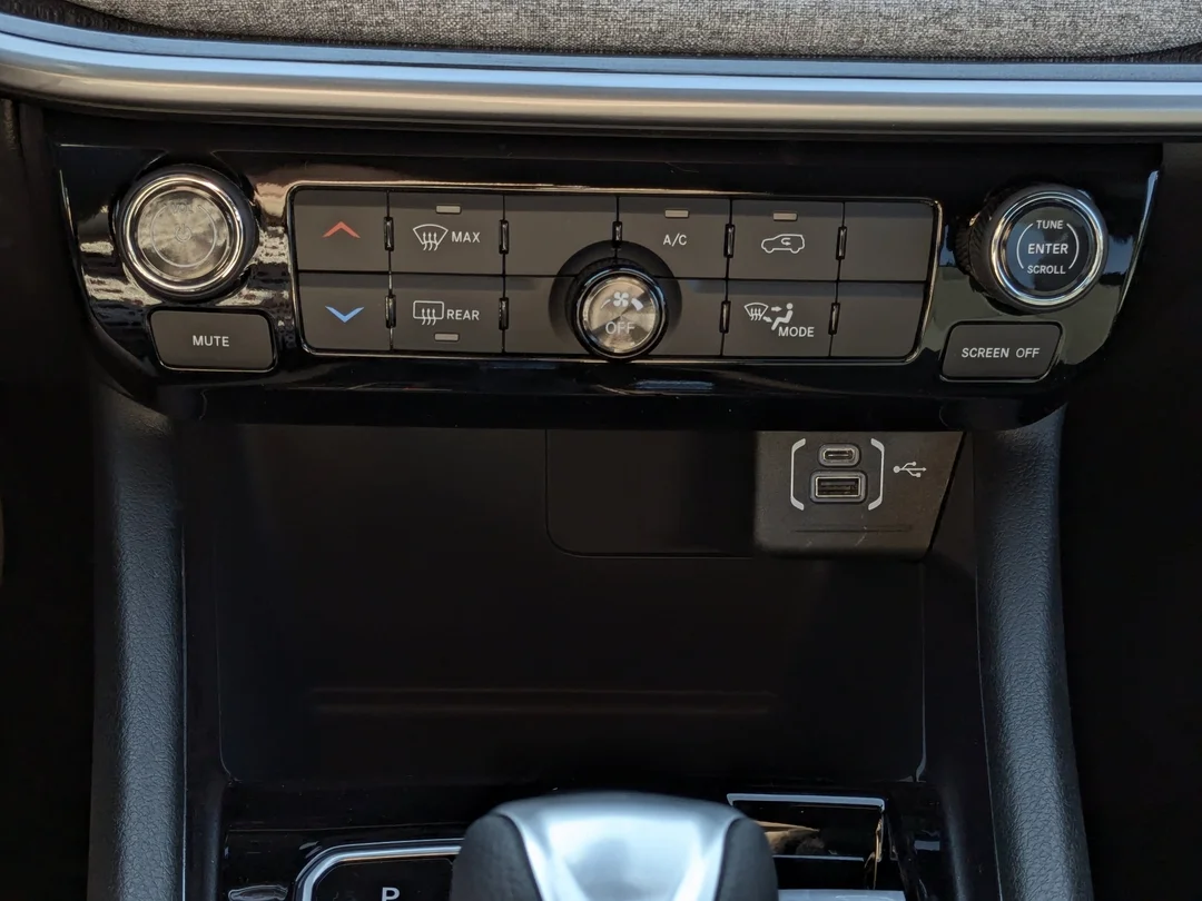 New 2025 White Jeep Sport - - 4X4 - 4.99% O.A.C - Heated Seats & More! image 21