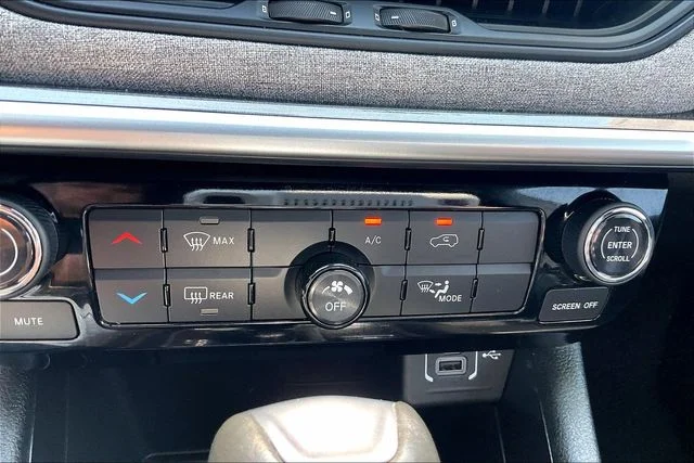 Certified Used 2025 White Jeep Latitude image 24