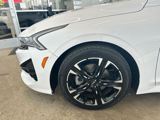 Used 2024 White Kia GT-Line image 21