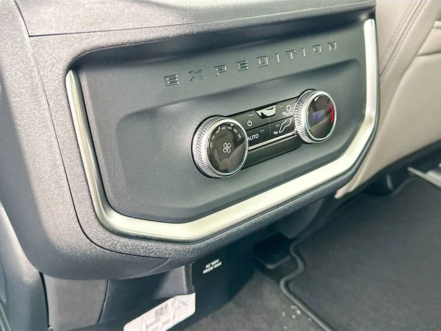 New 2026 Oxford White Ford Active image 18