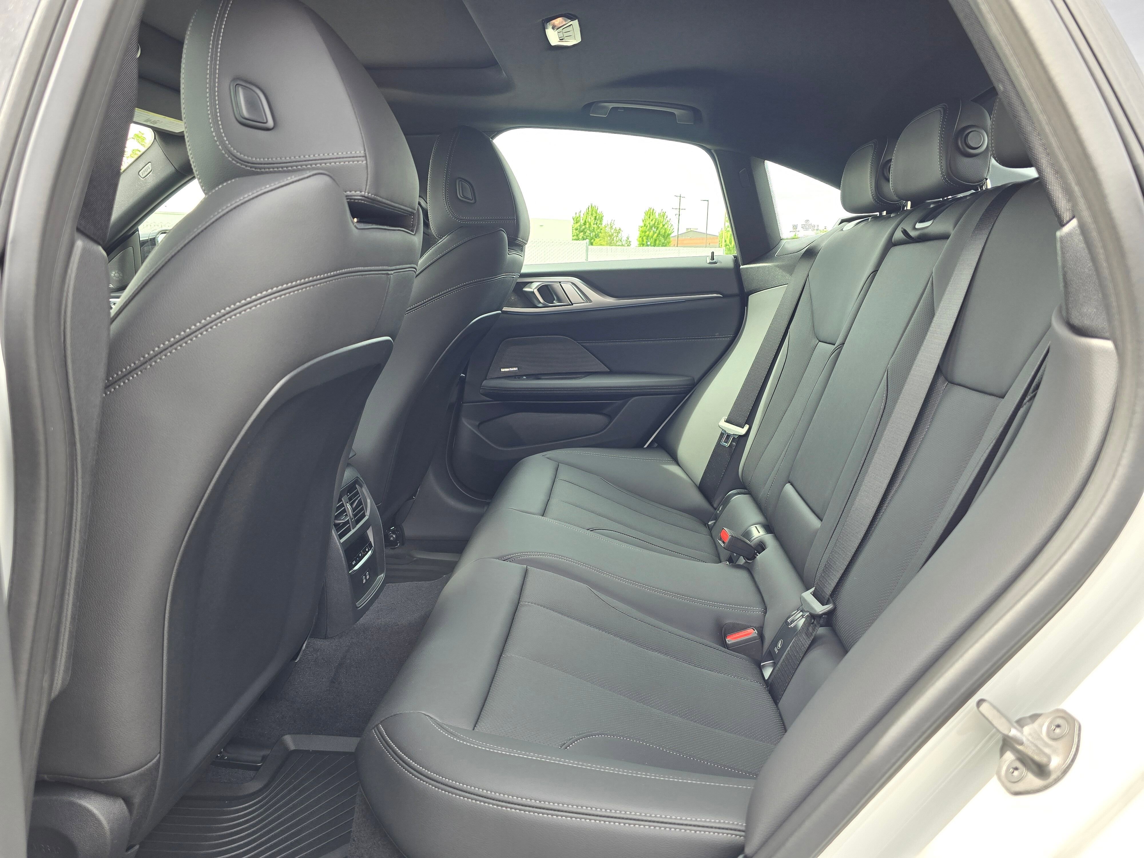 New 2026 Mineral White Metallic BMW xDrive40 image 45
