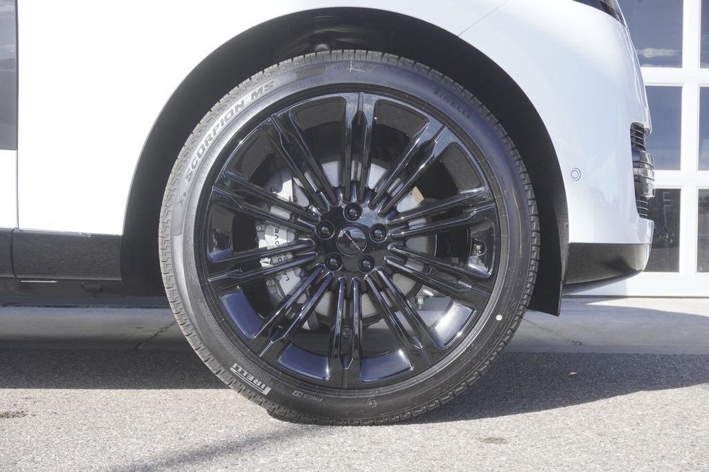 New 2026 Fuji White Land Rover SE image 35