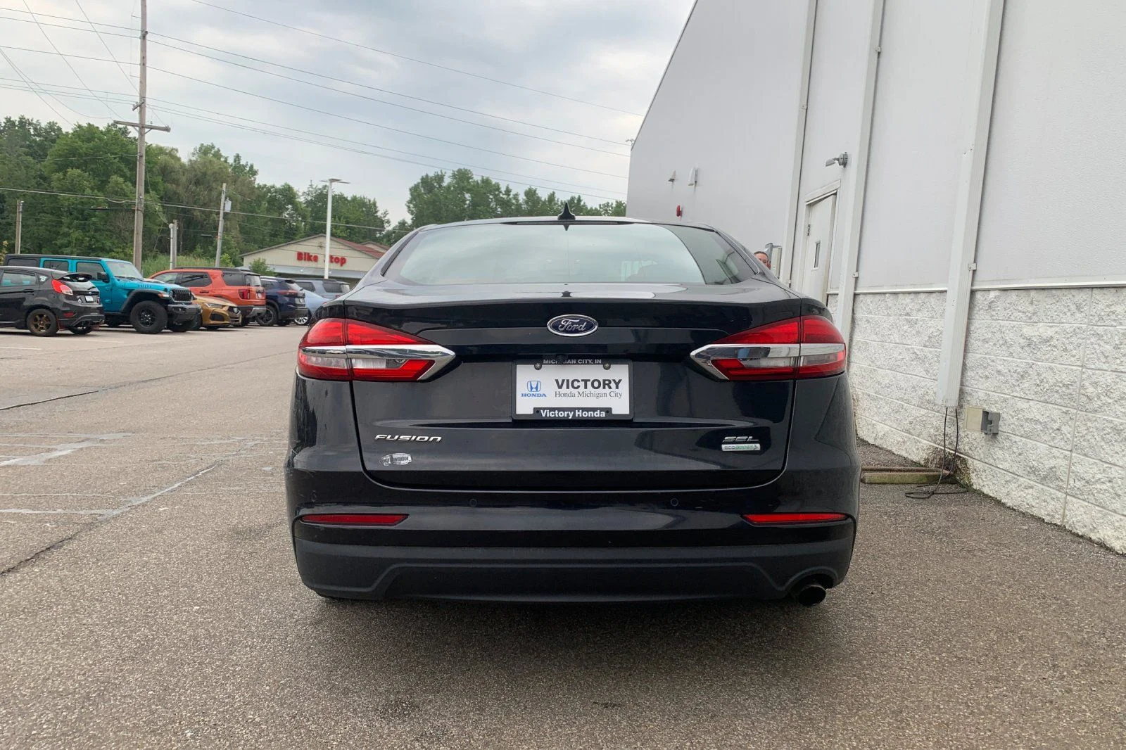 Used 2019 Black Ford SEL image 4