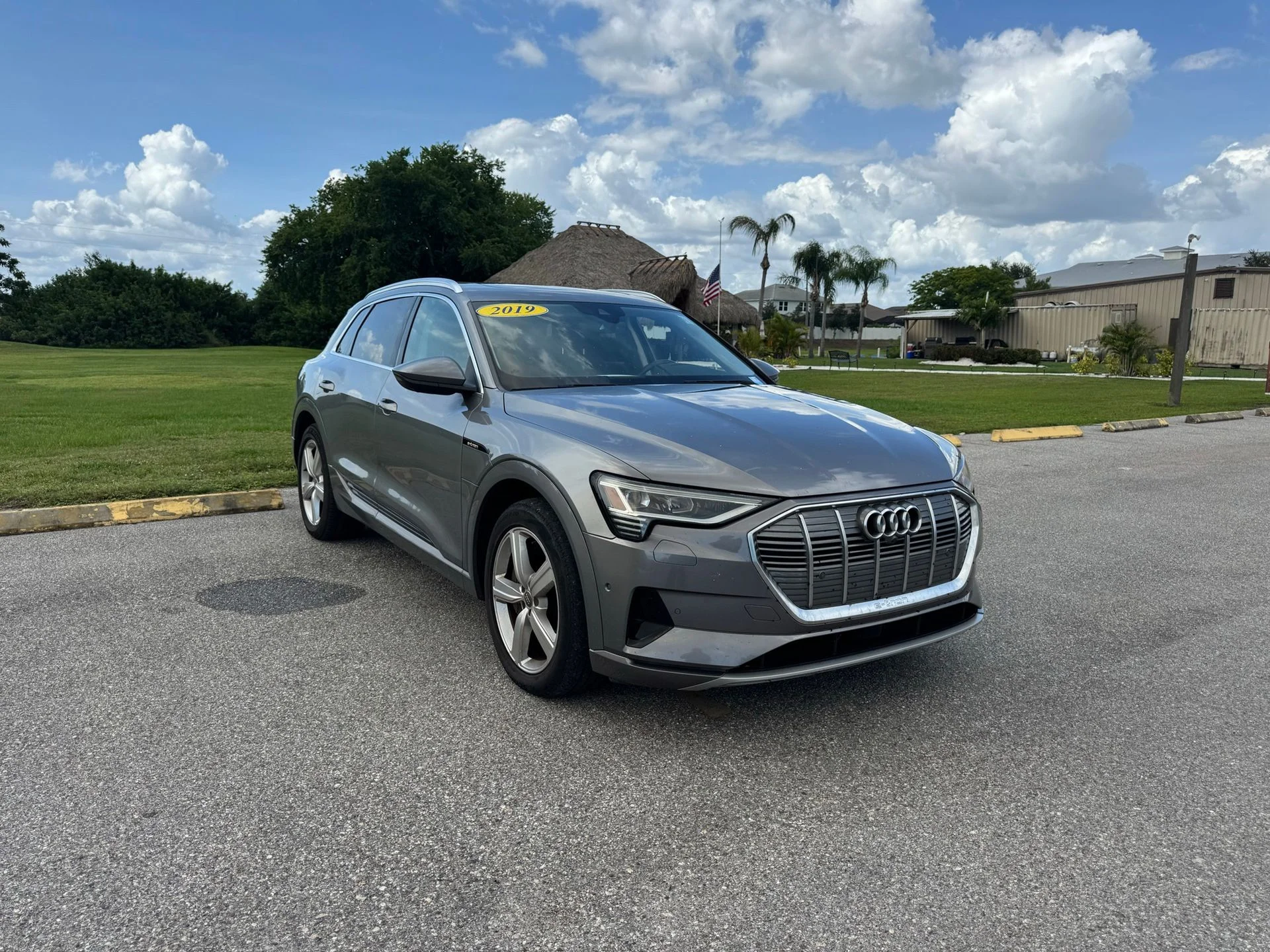 2019 Audi e-tron Premium Plus's photo