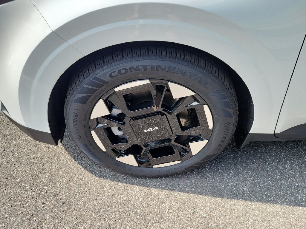 New 2026 Snow White Pearl Kia EX image 37