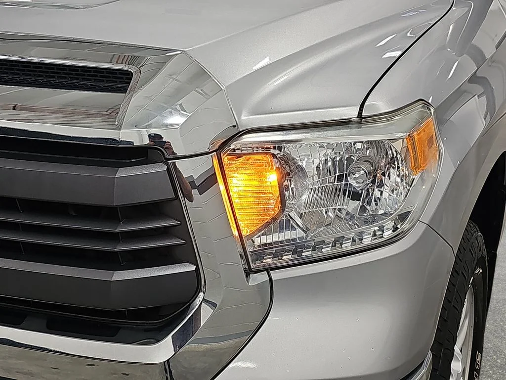 Used 2014 Silver Toyota SR5 image 32