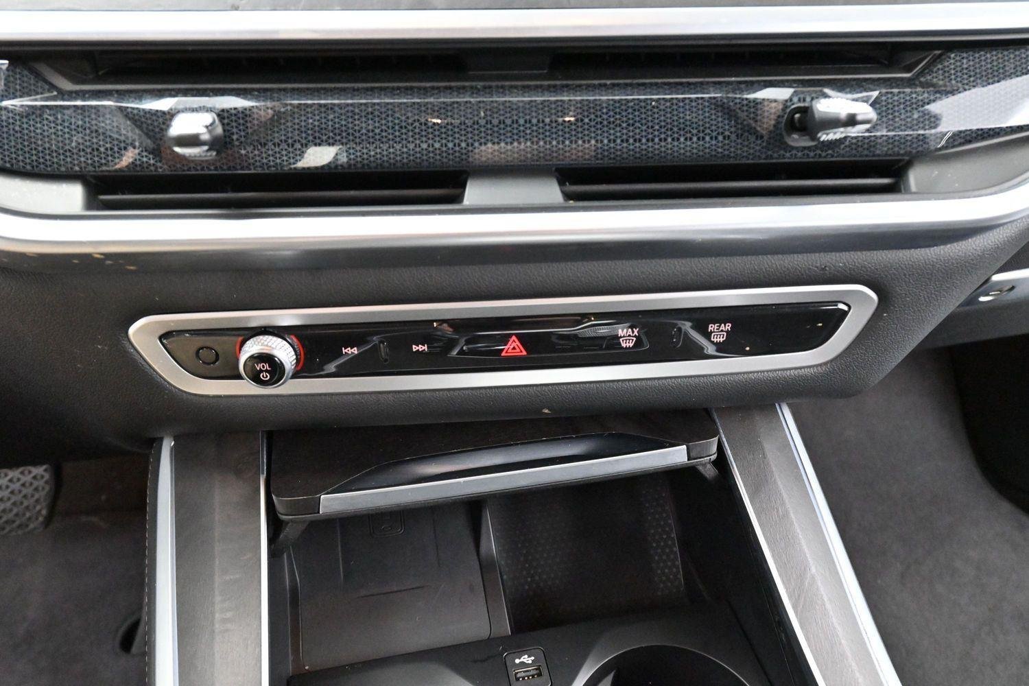 Used 2024 Carbon Black Metallic BMW xDrive40i image 25