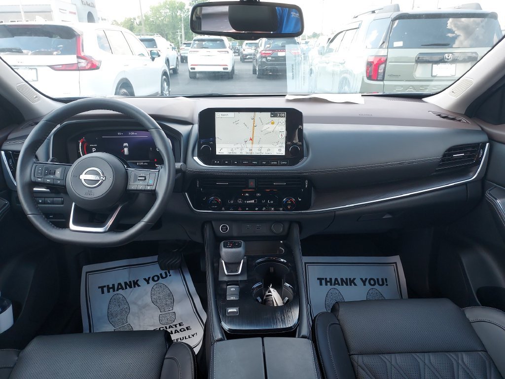 Used 2023 Blue Nissan Platinum image 15