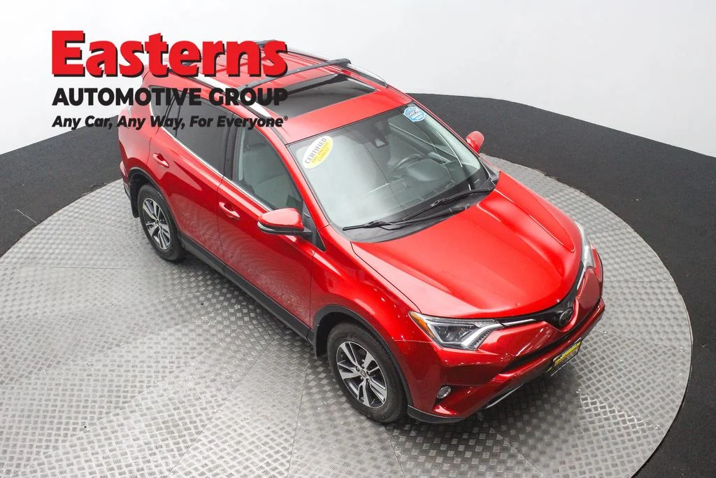 Used 2017 Red Toyota XLE image 3