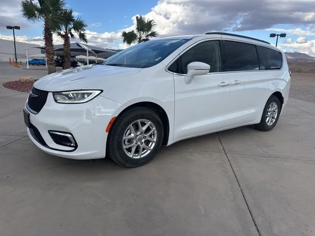 2022 Chrysler Pacifica Touring L's photo