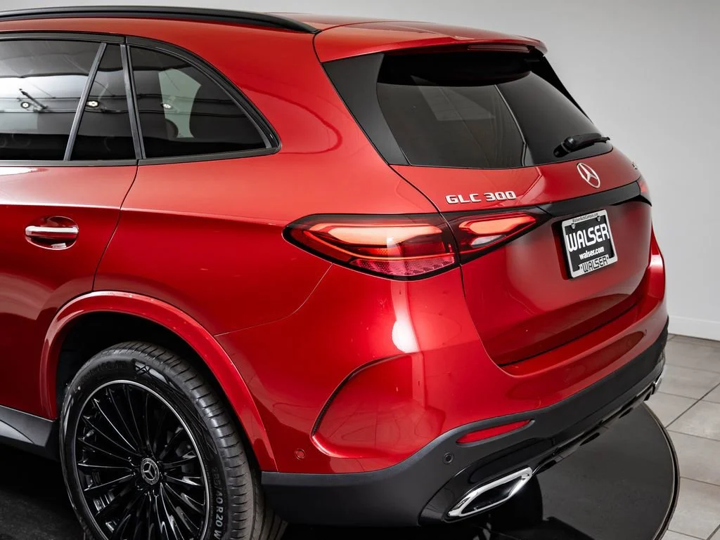 New 2026 Manufaktur Patagonia Red Mercedes-Benz GLC 300 image 18
