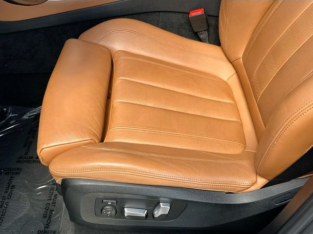 Used 2022 White BMW sDrive40i image 19