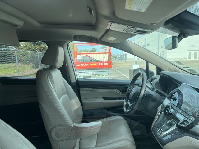 Used 2019 White Honda Touring image 5