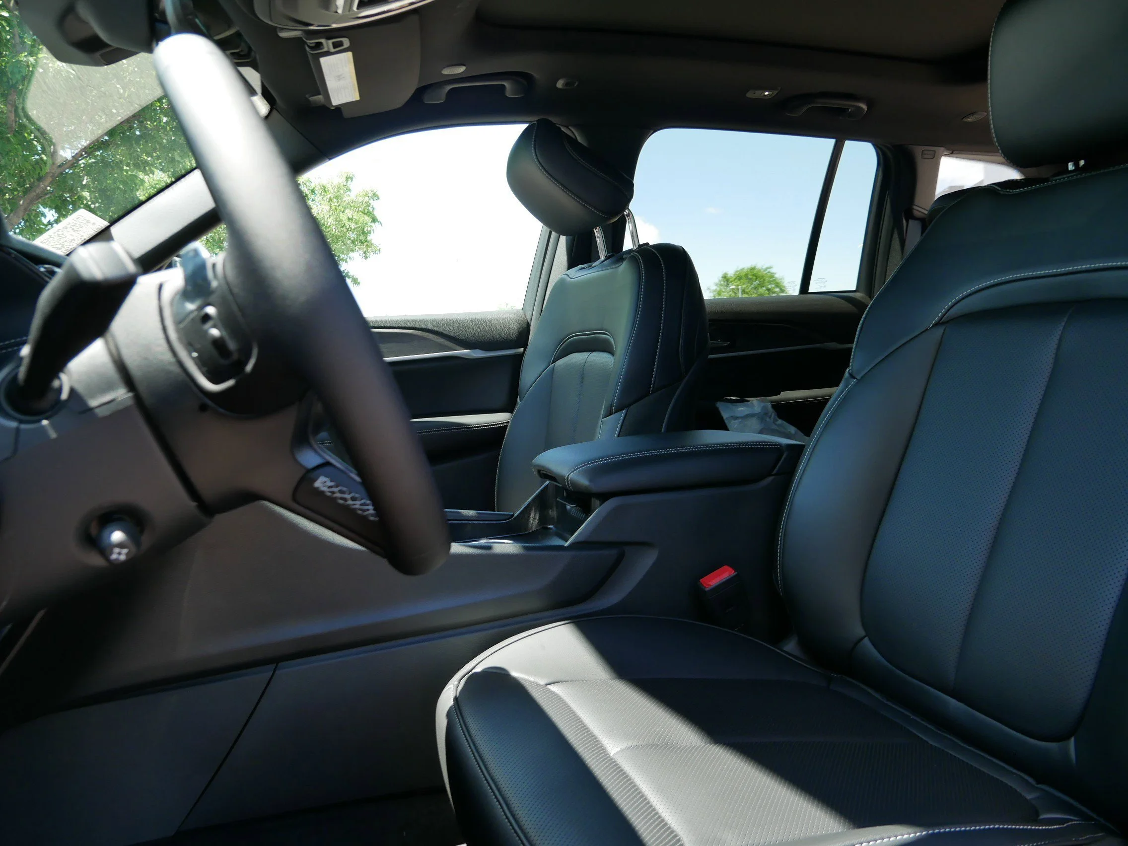 New 2026 Baltic Gray Metallic Clear-Coat Exterior Paint Jeep Limited image 9