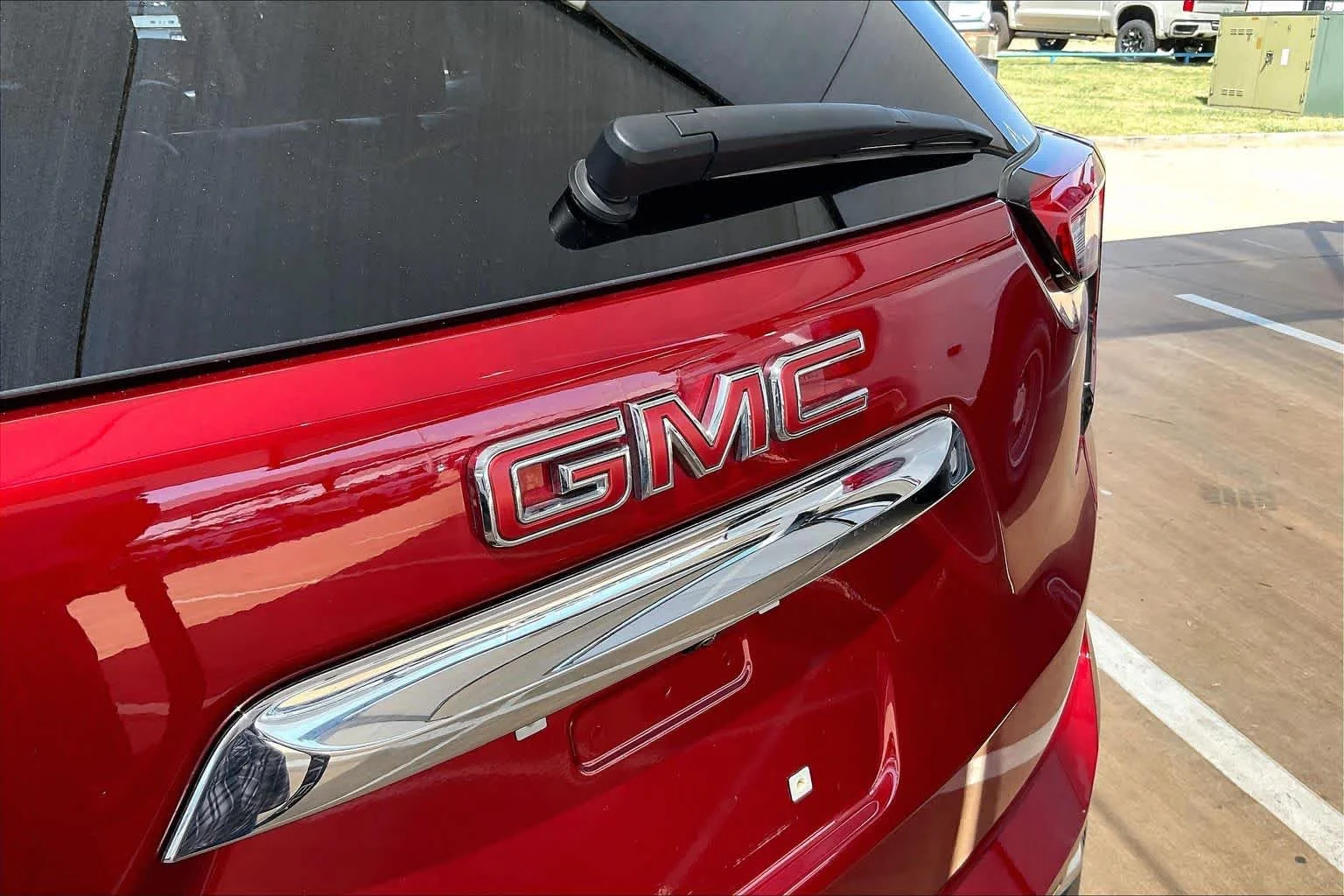 Certified Used 2023 VOLCANIC RED TINTCOAT GMC SLT image 29