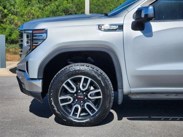Used 2022 Quicksilver MET GMC SLT 4x4 Crew Cab 5.75 ft. box 147.4 in. WB image 8