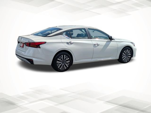 Used 2023 White Nissan 2.5 SV image 4