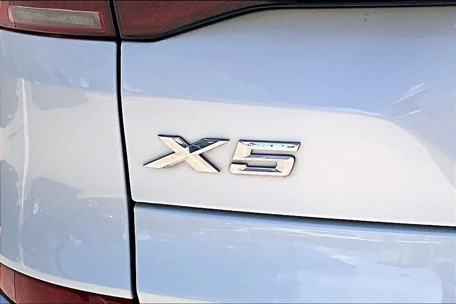 Used 2022 Mineral White Metallic BMW xDrive40i image 30