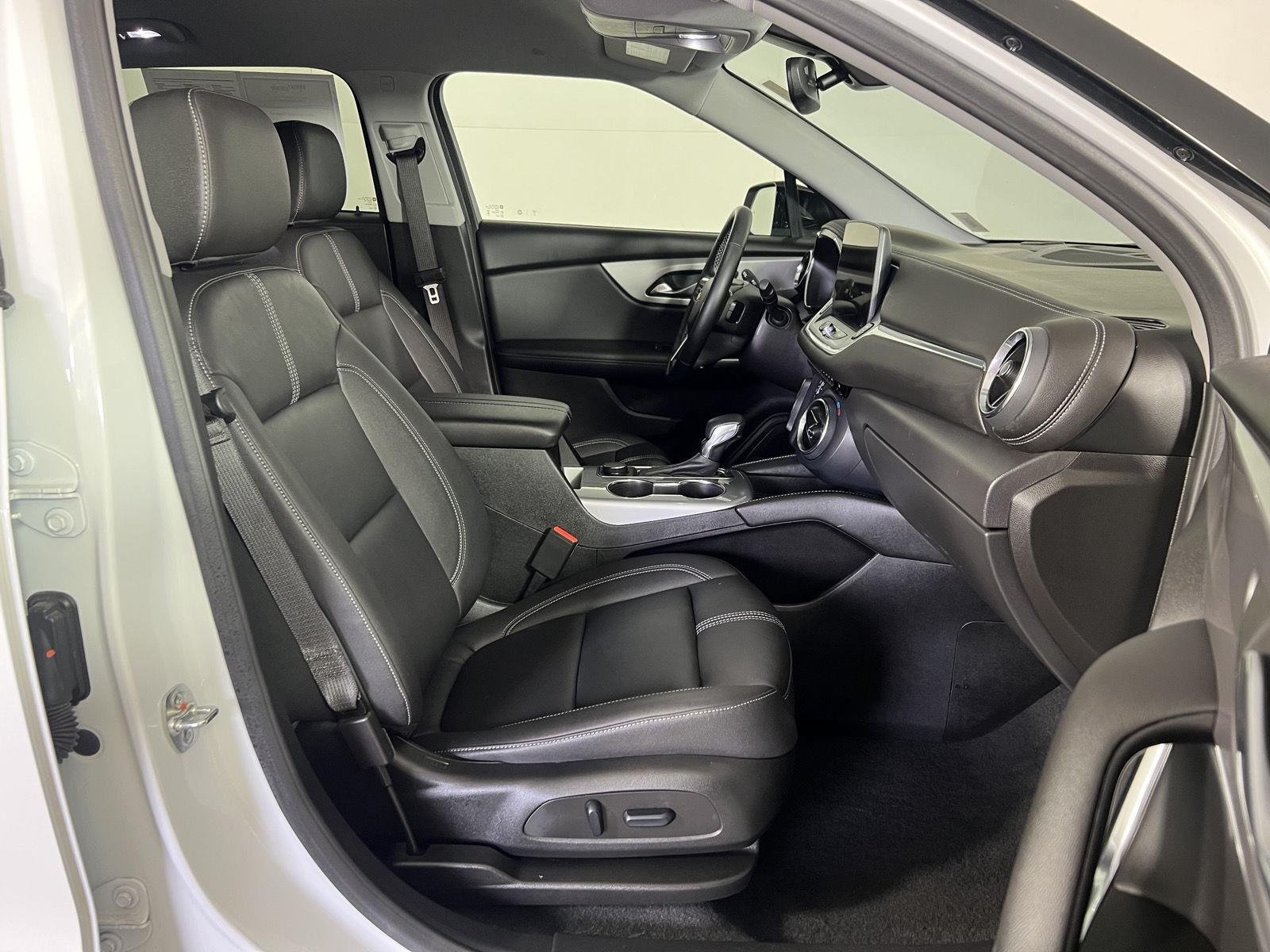 Used 2024 Summit White Chevrolet LT image 6