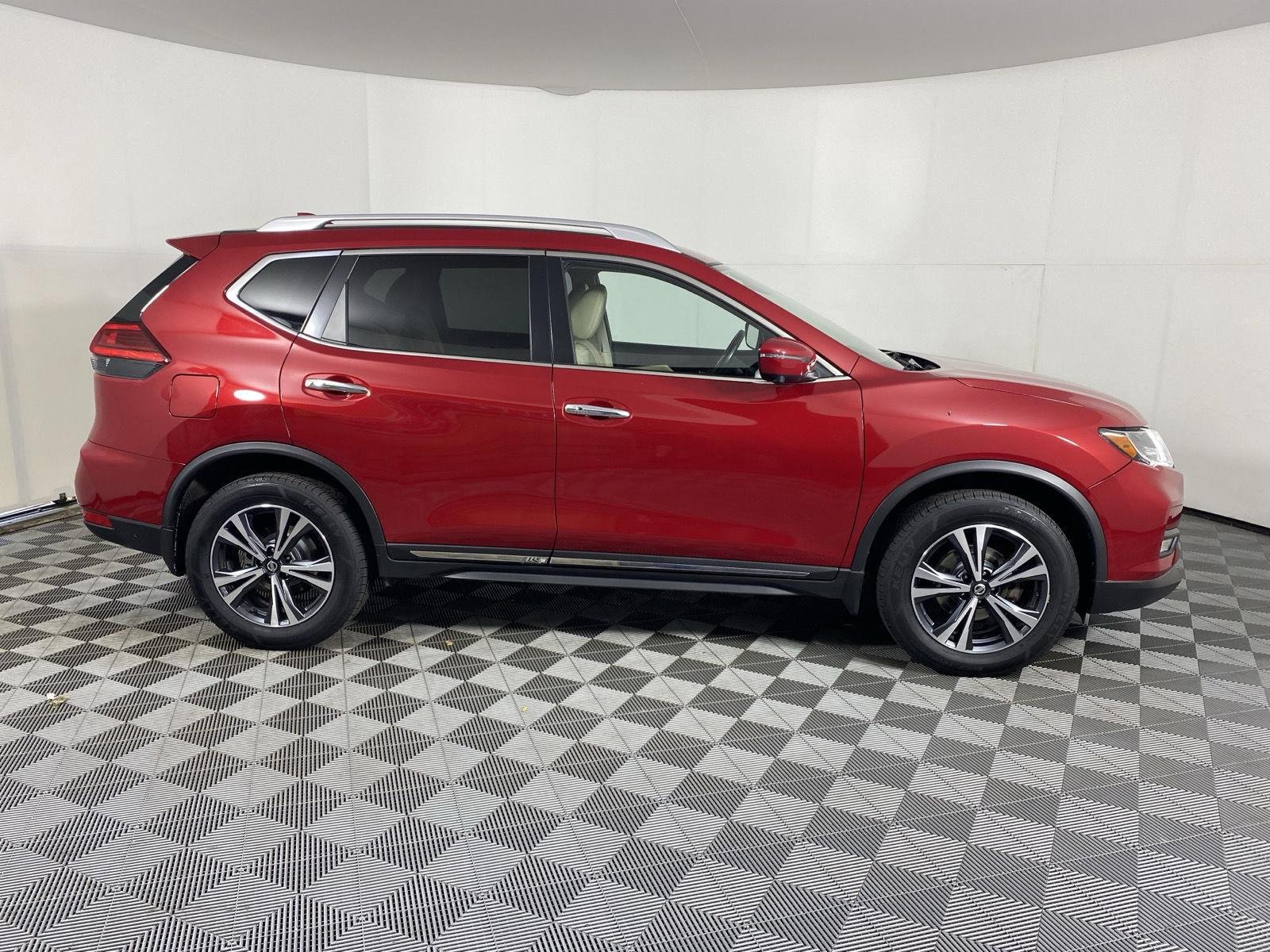 Used 2017 Palatial Ruby Nissan SL image 8