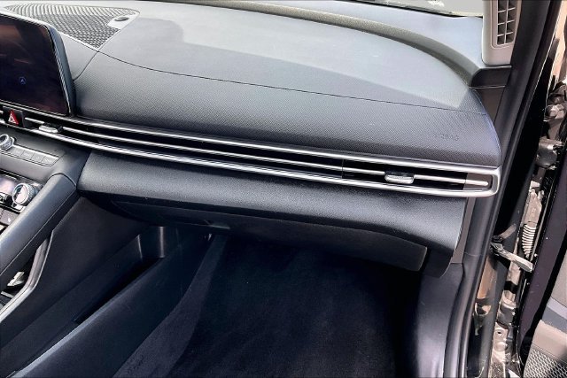Used 2024 Black Hyundai SEL image 16
