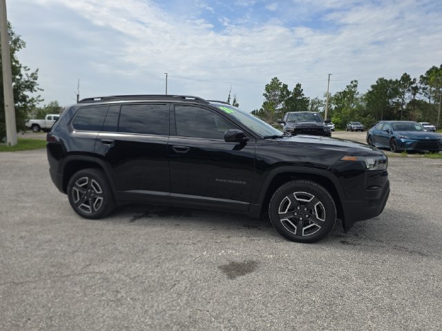 New 2026 Diamond Black Crystal Pearl-Coat Exterior Paint Jeep Laredo image 2