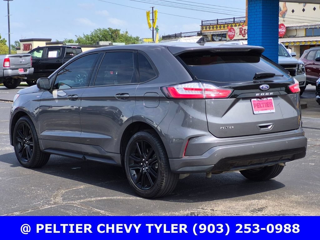 Used 2023  Ford SEL image 4