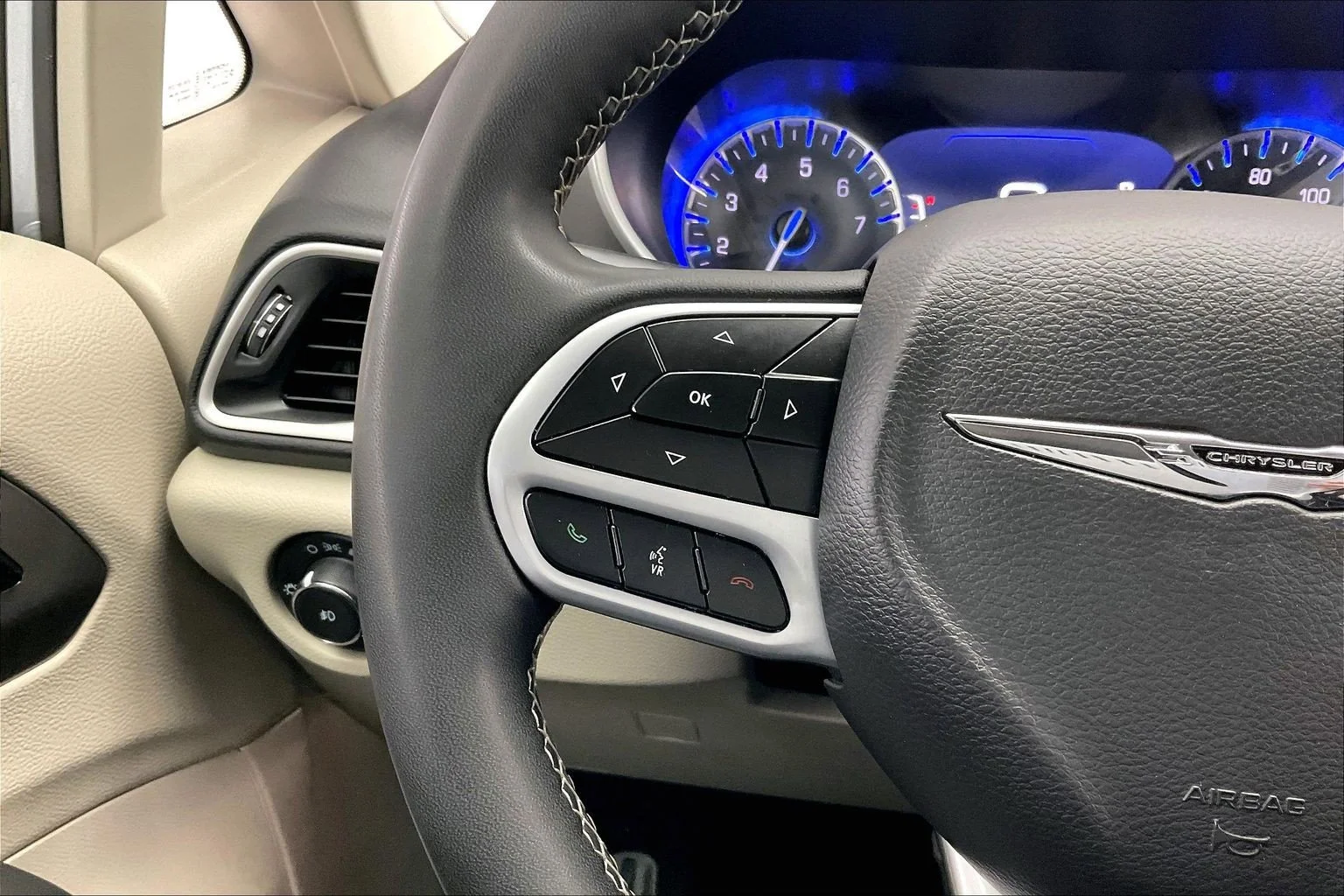 Used 2023 Silver Mist Clearcoat Chrysler Touring L image 20