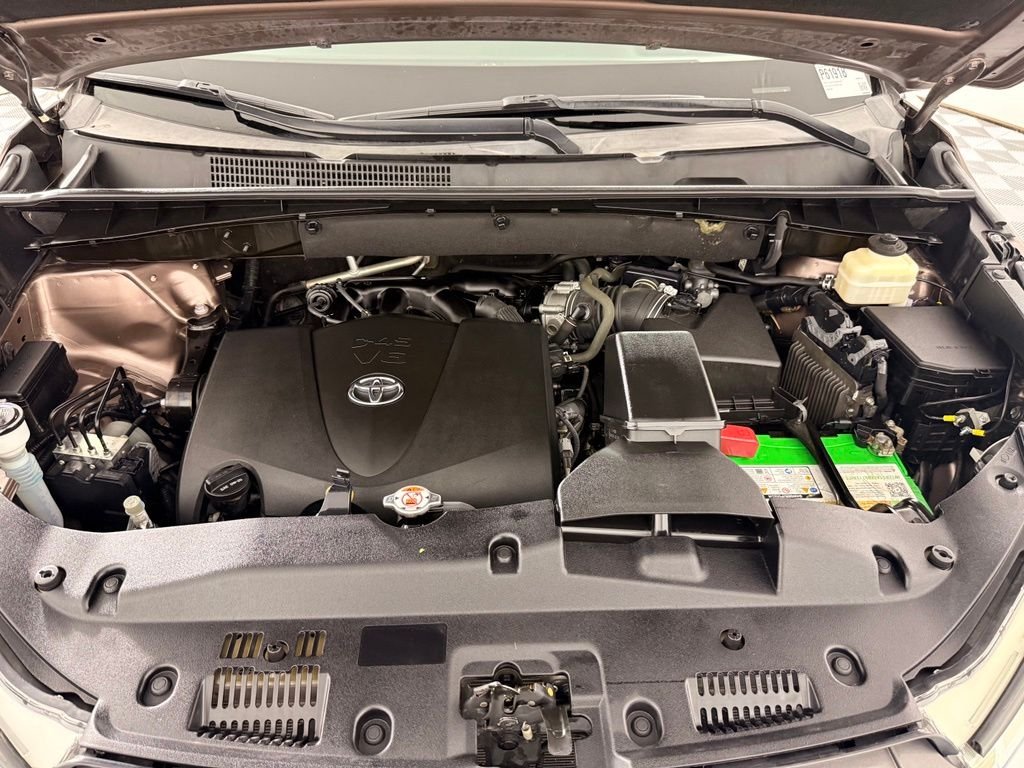 Used 2018 Walnut Toyota XLE image 35