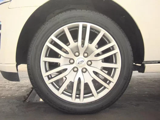 Used 2023 White Metallic Ford Platinum image 7