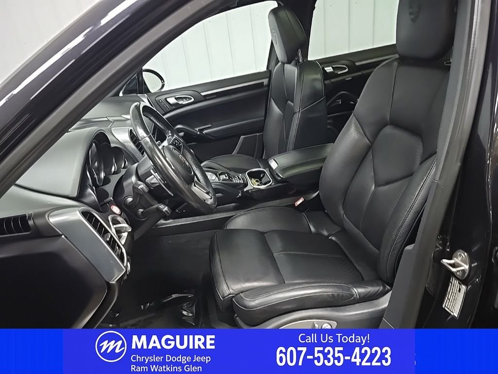Used 2017 Moonlight Blue Metallic Porsche Base image 35