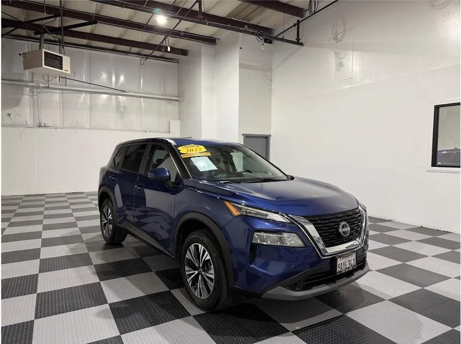 Used 2022 Caspian Blue Metallic Nissan SV image 2