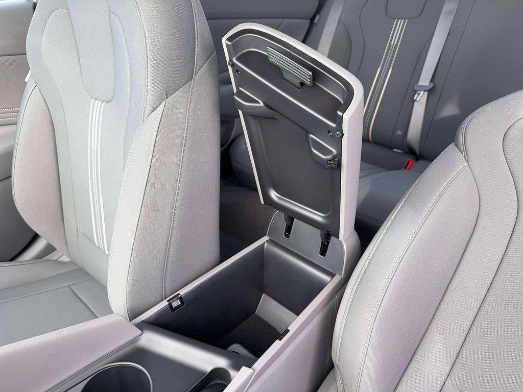 New 2026 White Hyundai SEL Sport image 18