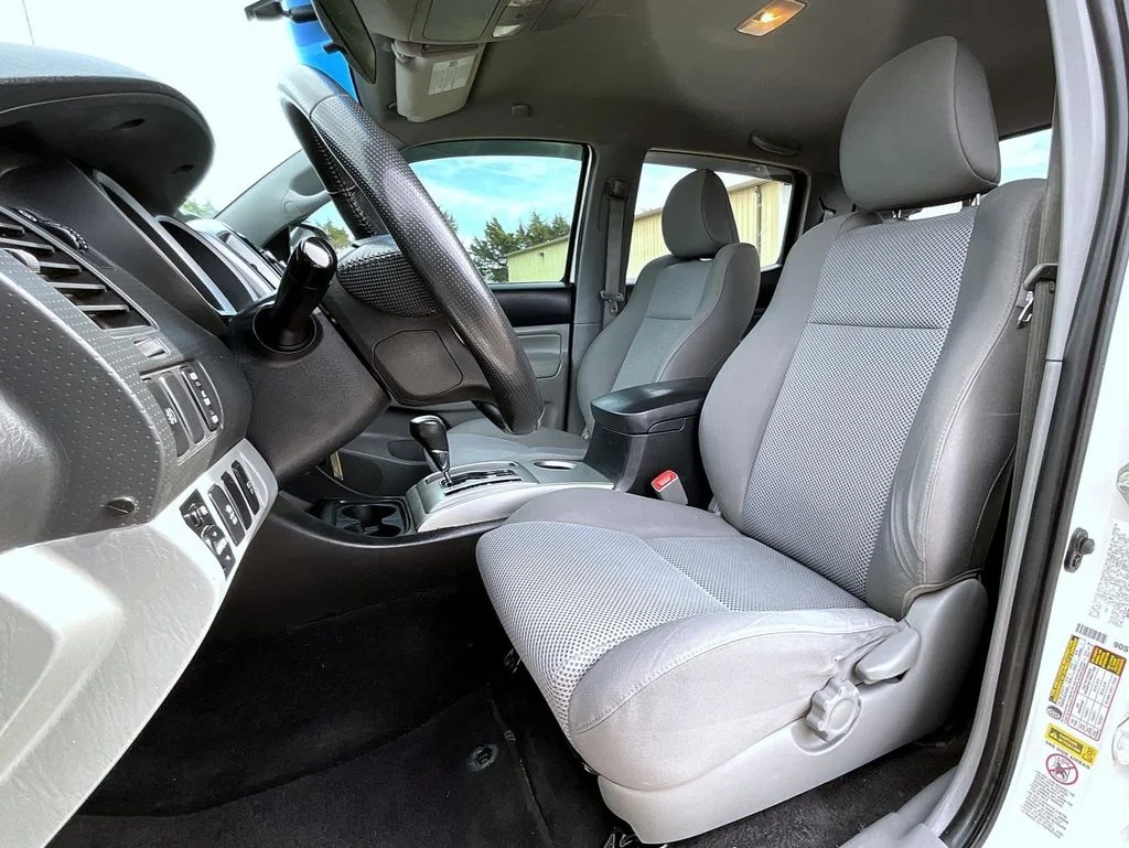 Used 2014 White Toyota Base image 10