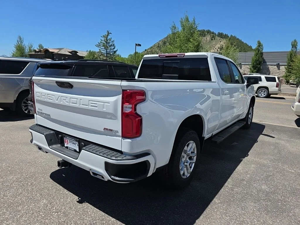 New 2026 Summit White Chevrolet RST image 5