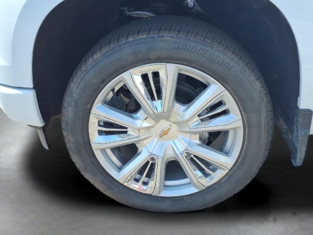 New 2026 Polar White Tricoat Chevrolet High Country image 16